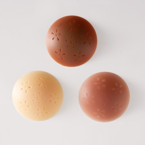 Coussinets d'allaitement en silicone en forme de fleur améliorés du fabricant d'approvisionnement direct de 8cm Couvre-mamelons invisibles étanches sans couture - Product Image 1