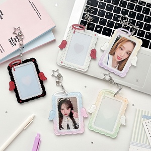 Porte-cartes en acrylique Premium 3 pouces bicolore Ailes d'ange, Étui <span class=keywords><strong>rigide</strong></span> pour cartes photo et badges d'identification, et Protecteur de cartes de haute qualité - Product Image 1