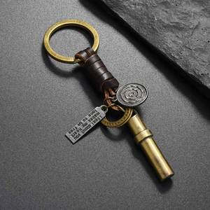 พวงกุญแจหนังถักมือพร้อมจี้นกหวีดโลหะสีบรอนซ์โบราณแบบวินเทจ - Product Image 4