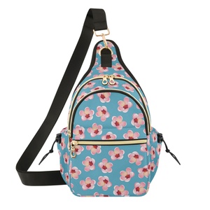 Sac à bandoulière imperméable en polyester avec imprimé personnalisé de fleurs roses Aloha, petit sac à bandoulière pour femmes, sac à bandoulière pour femmes - Product Image 1