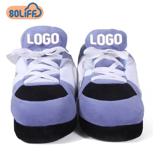 Zapatillas de felpa para hombre y mujer, calzado cálido de interior, talla media, listo para enviar - Product Image 1
