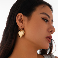 Nouveaux accessoires de mode CCB coeur pendentif boucles d'oreilles pour femmes oreille balancent bijoux fille