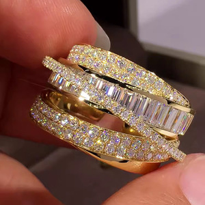 Anello con Diamante Taglio Baguette per Donne, Elegante Stile Matrimoniale, Tono Oro Massiccio, Gioiello di Lusso, Anello per Uso Quotidiano - Product Image 3