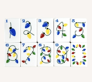 Ensemble de Mahjong américain Holly Jolly à 5 couches - 160 tuiles - Ensemble de Mahjong en acrylique rouge festif et vert émeraude - Cadeau de fête haut de gamme - Product Image 3