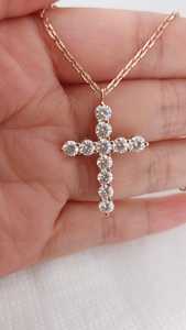 Collar con Cruz de Diamantes en Oro Sólido de 14k para Mujer, 11 Diamantes Redondos con Micropavé, Regalo Religioso Cristiano - Product Image 4