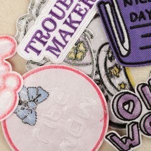 Parche termoadhesivo bordado morado con diseños de mariposa, 'Wow Girl', 'Help Girl', 'Mom Life', 'Trouble Make Book' para decoración de sombreros, sudaderas con capucha y bolsos - Product Image 2