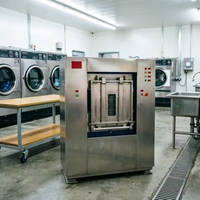 Laveuse-essoreuse industrielle 50 kg à verrouillage de sécurité avec barrière sanitaire pour équipements de blanchisserie destinée aux établissements de santé publique