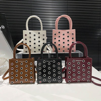 Sac Hobo Vintage Y2K Punk en Cuir Brillant avec Rivets Argentés et Boucle Cloutée, Grande Capacité, pour Moto, Fête, Dames, et Trajet Quotidien