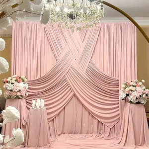 Tenda Decorativa Rosa su Misura con Drappeggio Frontale Incrociato in Seta Ghiaccio e Spandex per Sfondi di Matrimoni ed Eventi - Product Image 1