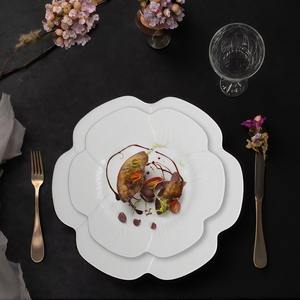 Assiettes plates en porcelaine fine blanche à motif <span class=keywords><strong>de</strong></span> feuilles <span class=keywords><strong>de</strong></span> chou, <span class=keywords><strong>assiette</strong></span> <span class=keywords><strong>de</strong></span> présentation rétro à fleurs en relief - Product Image 4