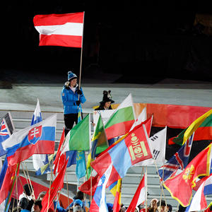 Club personalizado de alta calidad, boda, fiesta de cumpleaños, centro comercial, actividades de promoción, portador de bandera con tela de bandera colorida - Product Image 1