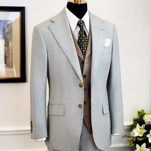 Trajes a Medida, Suministro Directo de Fábrica, Personalización Individual, <span class=keywords><strong>Traje</strong></span> <span class=keywords><strong>Gris</strong></span> Claro 100% Lana con Solapa Hecha a Mano para <span class=keywords><strong>Hombre</strong></span> - Product Image 1