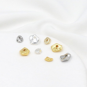 Cuentas espaciadoras irregulares de cobre chapado en oro de 18 quilates, tamaño pequeño para la fabricación de joyas D129 - Product Image 3