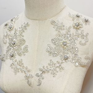 <span class=keywords><strong>Abbigliamento</strong></span> Femminile Pronto per la Spedizione: Applicazione Floreale con Perline e Strass sul Colletto, Decorazioni in Pizzo e Paillettes, Patch Computerizzata - Product Image 1