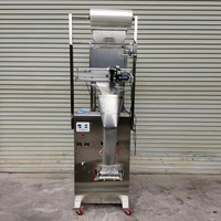 Machine d'emballage verticale pour granulés avec convoyeur de levage automatique des matériaux