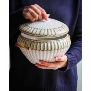 Soupière en porcelaine modèle Emphire de Limoges royale, design luxueux avec plis de Sévres - Product Image 3