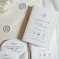 Carte d'invitation de mariage personnalisée, blanche, avec lettrage en relief, impression typographique, papier offset, nœud en soie, élégante et luxueuse, avec enveloppe.