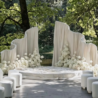 Arche de toile de fond élégante en métal blanc de qualité supérieure, forme ondulée, pour mariages et cérémonies de remise des diplômes – Fournisseur direct usine