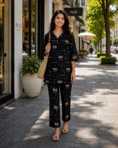 Ensemble coordonné en coton imprimé Warli avec col en V, tissu en coton doux de qualité supérieure, léger et confortable, tenue deux pièces pour le bureau - Product Image 3
