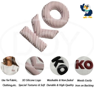 Lettres personnalisées de marque à effet surélevé avec logo en silicone souple pour vêtements Étiquettes de transfert de chaleur pour t-shirt - Product Image 2