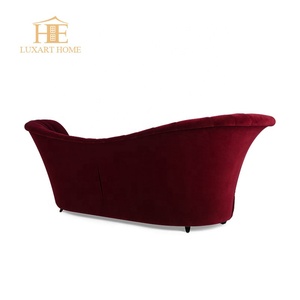 Canapé rembourré en tissu Teddy imitation fourrure de mouton Kali de Meridian Furniture pour salon - Product Image 2