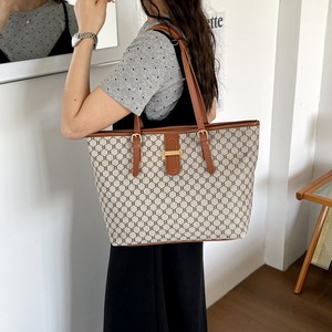 Borsa Tote da Donna in Pelle PU Premium con Manico Morbido, Chiusura a Cerniera e Tracolla Staccabile - Product Image 4
