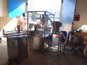 थोक 5 मिलीलीटर 8 मिली 15 मिली नाखून पॉलिश भरने वाली मशीन स्वचालित रोटरी नाखून वार्निश नमल भरने और कैप्पिंग मशीनरी - Product Image 3