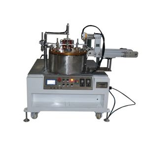 Machine de marquage à chaud pneumatique automatique de haute précision pour le marquage des bouchons de bouteilles, avec fonction d'impression par transfert thermique pour lignes dorées et argentées - Product Image 5