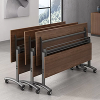 Table d'entraînement moderne et portable Bureau de réunion pliable avec finition en bois Mobilier d'apprentissage et de formation