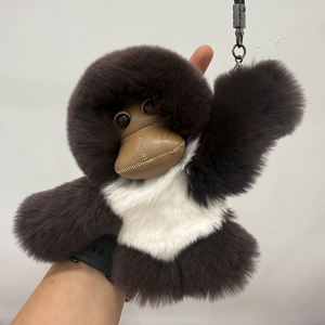 Portachiavi Peluche Scimmia Orangutan Nera, Giocattolo Morbido e Soffice in Pelliccia Sintetica di Coniglio Rex, Pupazzo di Gorilla Imbottito - Product Image 3