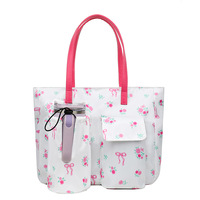 Sac fourre-tout d'été 2025 en polyester à imprimé fraises, chic et frais, grande capacité, style artistique, à bandoulière, pour cours et activités.