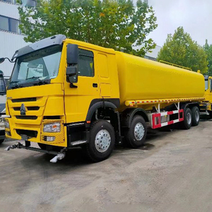 Camion-citerne SINOTRUK HOWO 8X4 371HP 30M3 30000L, nouveau modèle de marque réputée avec transmission manuelle pour les exploitations agricoles - Product Image 1