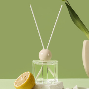ชุดตัวกระจายกลิ่นหอมไร้เปลวไฟขนาด120มล. ทันสมัยสุดหรูน้ำมันหอมระเหยก้านกกสำหรับการกระจายความหอมยาวนานในห้องนอนบ้านและโรงแรม - Product Image 1