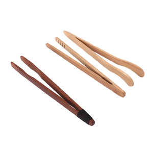 Pinces en bois artisanales pour la cuisine, le service et la préparation des aliments, fabriquées en bois naturel solide - Product Image 1