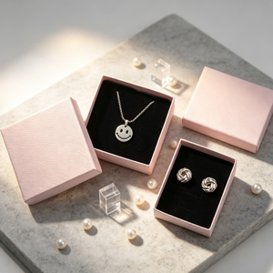 Caja de Joyería de Papel Rígido Rosa con Interior de Terciopelo Negro, Caja de Regalo Cuadrada para Collar y Pendientes, Caja de Empaque para Joyería con Logotipo Impreso Personalizado - Product Image 2