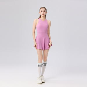 Gaun Golf Tenis Wanita Mewah Bergaya Warna Solid Slim Fit Dengan Celana Pendek Terpisah Gaun Pickleball Olahraga Bernapas Model Racerback - Product Image 3