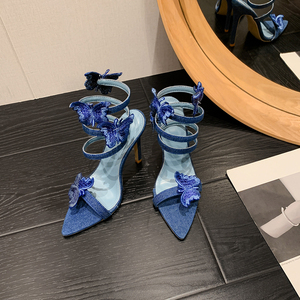 Zapatos de Novia Estilo Europeo Americano XSD 2025, Sandalias de Tacón Alto Azul Denim con Punta Abierta y Correa Bordada en el Tobillo - Product Image 5