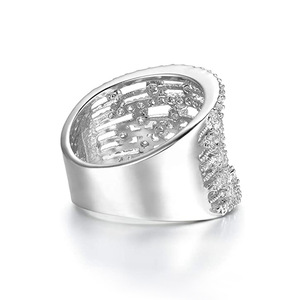 Anello cavo per uomo e donna, gioiello da dito alla moda con pavé scintillante - Product Image 3