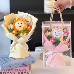 Bouquet di Fiori Lavorati all'Uncinetto Personalizzati 2026, Bambola Rosa in Filato di Cotone, Orsetto Fatto a Mano, Fiori per Laurea, <span class=keywords><strong>Festa</strong></span> del Papà, Pasqua - Product Image 4
