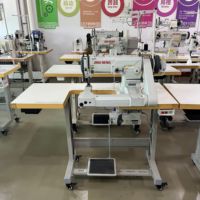 Machine à coudre zigzag à bras plié à aiguille unique JN-1126 utilisée pour la broderie à coudre droite pour la fabrication de cuir et de chaussures