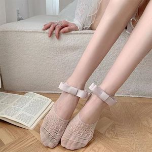 Chaussettes invisibles en dentelle pour femmes avec nœud arrière, style Balletcore, antidérapantes, pour ballerines - Product Image 4
