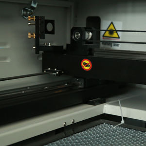 Máquina de Corte Láser de CO2 en Oferta, 900*600, para Acrílico, Cristal, Papel, Uso Doméstico y en Restaurantes, Función 3D, Tubo Láser y Bomba Usados - Product Image 6