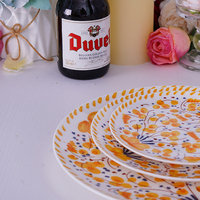 Ensemble de vaisselle de luxe en porcelaine fine de 4 pièces de forme florale orange pour événement, restauration et location