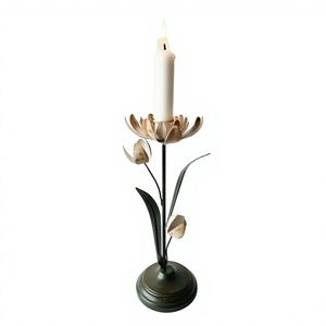 Candelabro de Hierro con Diseño de Tulipán para Decoración del Hogar - Product Image 1