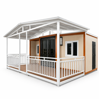 Casa Contenedor Expandible Moderna con Marco Beige y Blanco, con Porche y Techo a Dos Aguas - Casa Prefabricada de Acero para ADU y Alquiler Vacacional