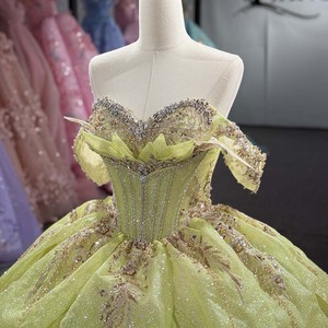 ชุดราตรีงาน Quinceanera สีเขียวมะนาวสองเฉดประดับกลิตเตอร์แชมเปญ รุ่น Dy1564 ทรงบอลกาวน์ คอวีแบบ Sweetheart ไหล่ตก ประดับลูกปัด Jancember - Product Image 6