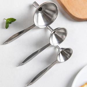 <span class=keywords><strong>Metal</strong></span> Aço Inoxidável Funil Grande Médio Pequeno Funil Conjunto de 3 Funis de Grau Alimentício para Uso de Cozinha Enchimento Garrafas Frasco Cozinhar - Product Image 4