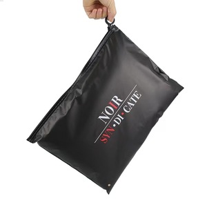 Sacs en <span class=keywords><strong>plastique</strong></span> biodégradables UniOne avec logo personnalisé, pour emballer des soutiens-gorge, des culottes, des sous-vêtements thermiques, avec fermeture éclair circulaire - Product Image 1