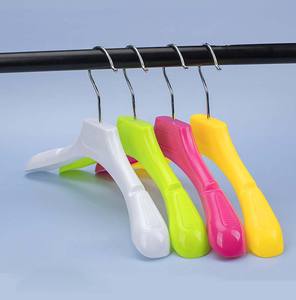 DS5651 <span class=keywords><strong>Porte</strong></span>-manteau à épaules larges et antidérapantes Cintres pour pantalons et jupes avec clips Cintres pour enfants Cintres pour enfants en plastique - Product Image 4