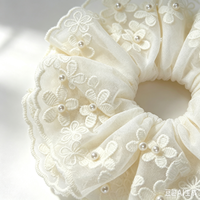 Élastique à cheveux en dentelle à volants style Coquette avec imprimé petites fleurs, en maille douce et respirante, accessoire capillaire élégant et féminin